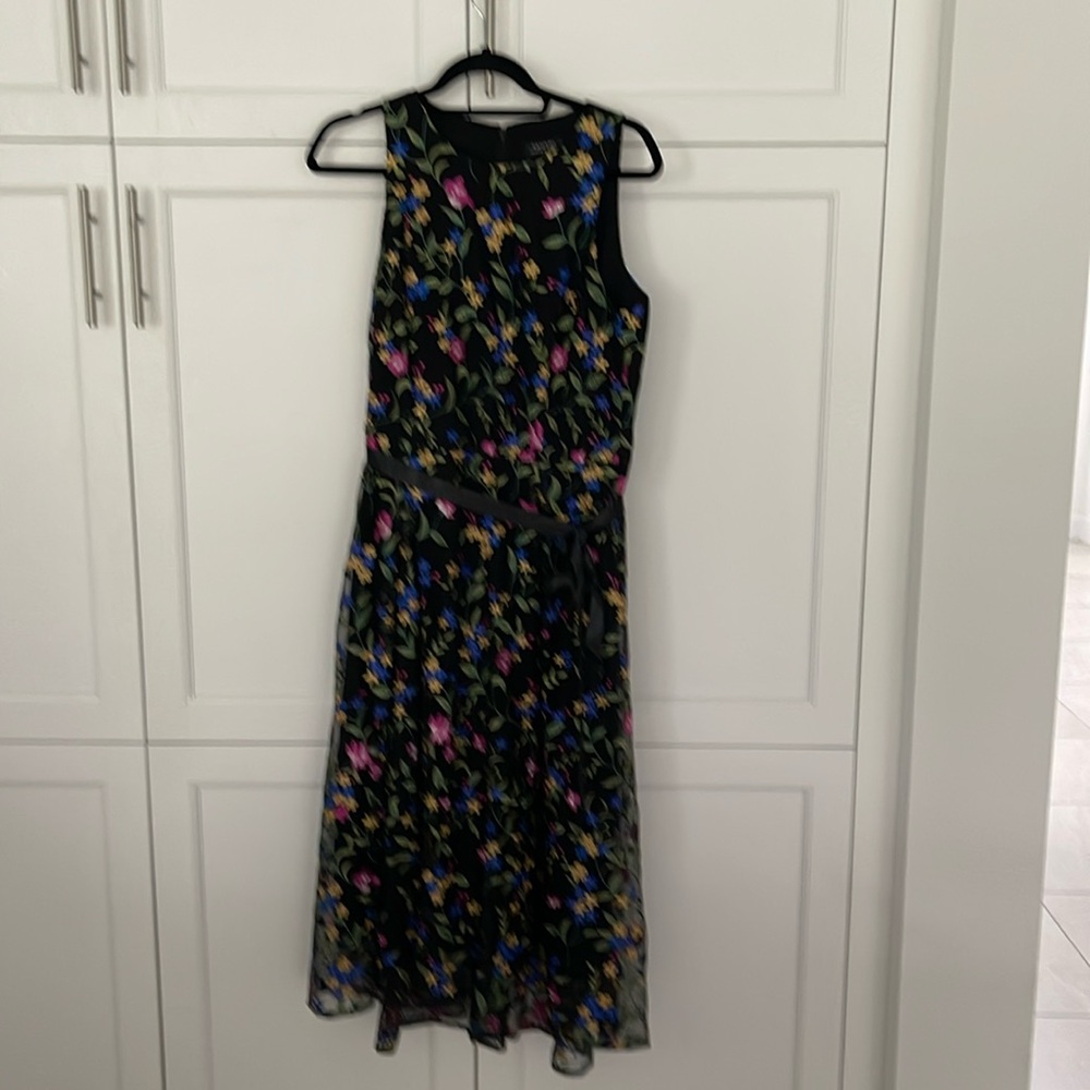 Gorgeous Tahari Arthur S. Levine sleeveless dress size 10…perfect condition!